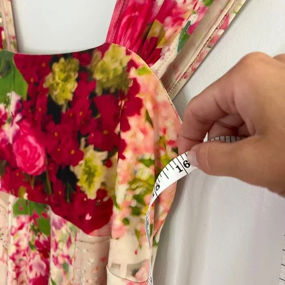 The Pyramid Collection Cap Sleeve Dress (Size Small) - Picture 5 of 8